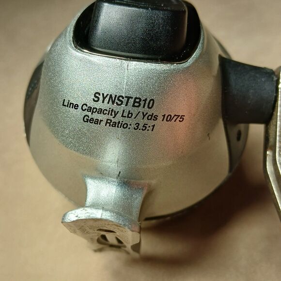 Lot Of (2) Fishing Reels Zebco Pro Staff Baitcast + Shakespeare Synergy Closed - Picture 5 of 11